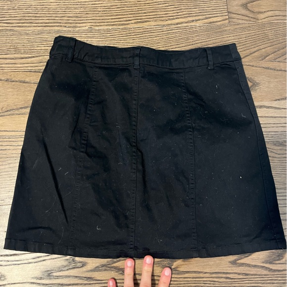 Forever21 - size Medium, black, mid-thigh, button up front skirt. - Picture 2 of 3